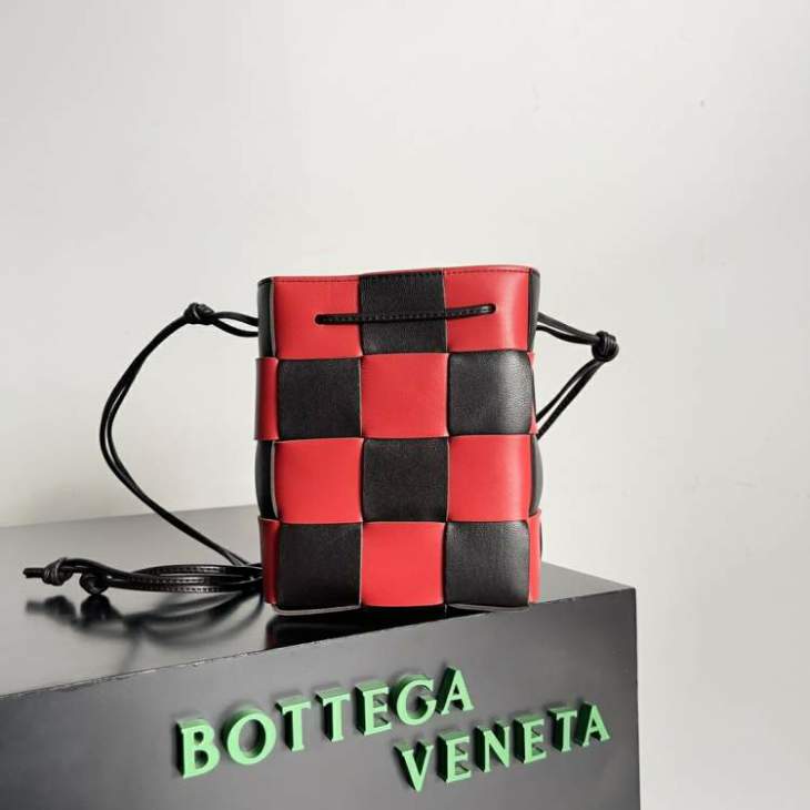 Picture of Bottega Veneta Handbags _SKUfw221093679fw
